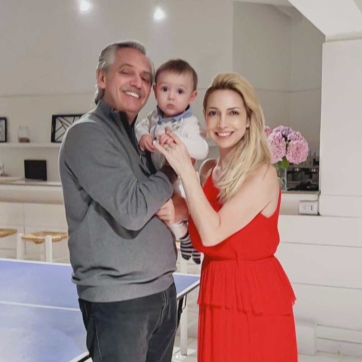 Alberto Fernández deberá pagar a favor de su hijo el equivalente al 30% de su jubilación de privilegio. Alberto Fernández deberá pagar a favor de su hijo el equivalente al 30% de su jubilación de privilegio.