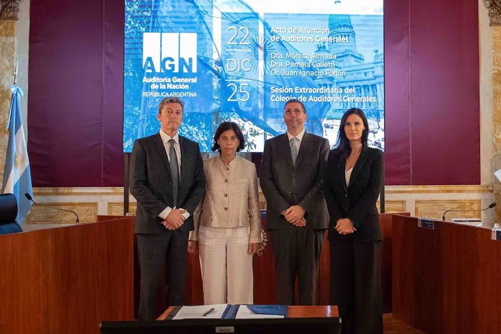 Juan Forlón, Mónica Almada, Juan Olmos y Pamela Calletti este lunes en la sede de la AGN.&nbsp;