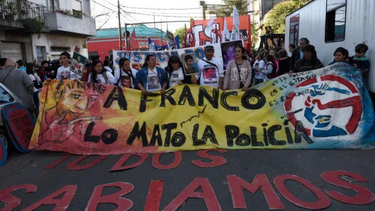 Una de las marchas que organizaron los familiares para exigir justicia (Foto: La Capital) Una de las marchas que organizaron los familiares para exigir justicia (Foto: La Capital)