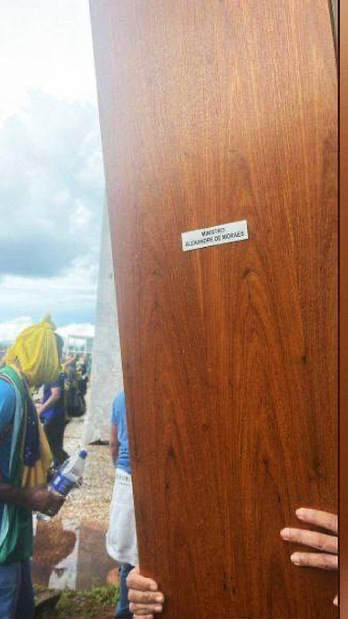 La puerta de la polémica.