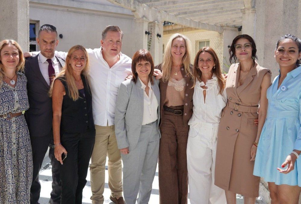 La foto que confirma el pase de los 3 legisladores del PRO a LLA.