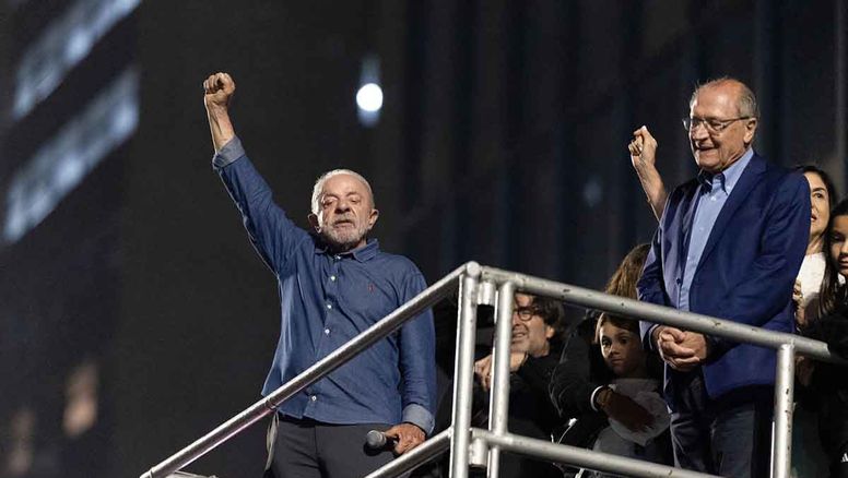 De izquierda a derecha, líderes mundiales saludaron a Lula Da Silva y dejaron en offside a Milei
