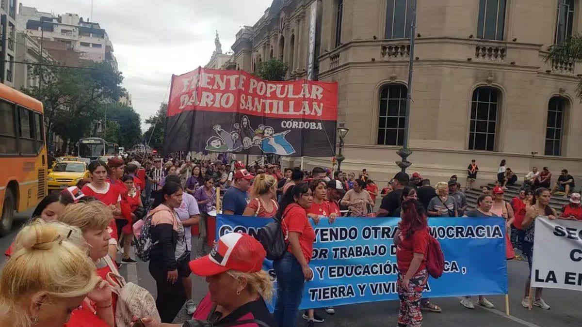 Piquetes en Córdoba contra las medidas económicas. Piquetes en Córdoba contra las medidas económicas.