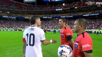 USA quedó eliminado dela Copa América 2024 tras caer ante Uruguay 0-1 que derivó en el enojo de ChristianPulisic que mandó a festejar al árbitro. USA quedó eliminado dela Copa América 2024 tras caer ante Uruguay 0-1 que derivó en el enojo de ChristianPulisic que mandó a festejar al árbitro.