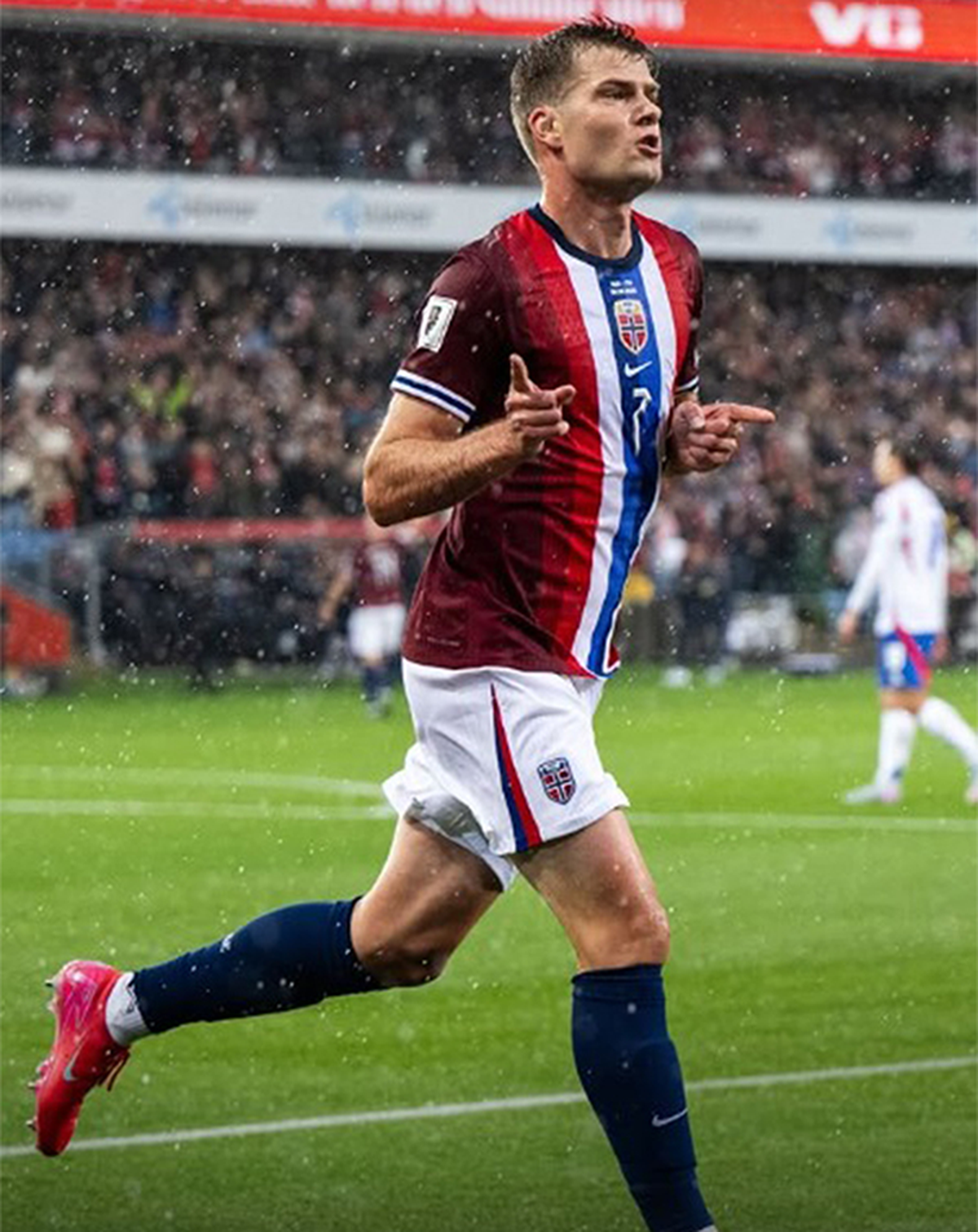 Noruega goleó 3-0 a Italia y se encamina a la clasificación al Mundial. Noruega goleó 3-0 a Italia y se encamina a la clasificación al Mundial.