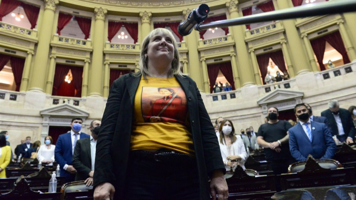 Jura de Natalia Souto (Foto Twitter @DiputadosAR).