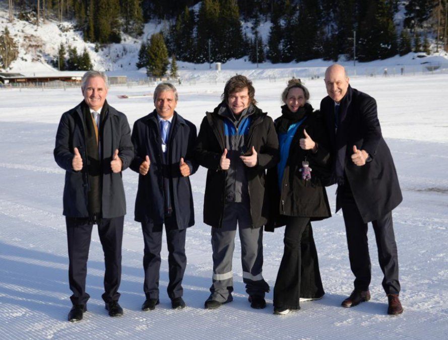 Javier Milei y su comitiva, en el último día en Davos, Suiza.
