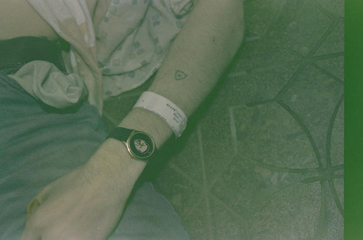 Kurt Cobain tomó la trágica decisión de quitarse la vida a los 27 años, sumido en una enorme depresión derivada de la presión de la fama y el consumo de drogas. Su muerte conmocionó a sus seguidores y lo inmortalizó como ícono del rock. Kurt Cobain tomó la trágica decisión de quitarse la vida a los 27 años, sumido en una enorme depresión derivada de la presión de la fama y el consumo de drogas. Su muerte conmocionó a sus seguidores y lo inmortalizó como ícono del rock.