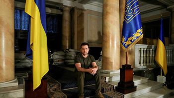 Ucrania en horas decisivas: Volodymyr Zelensky en foto durante la entrevista a la agencia Reuters. Ucrania en horas decisivas: Volodymyr Zelensky en foto durante la entrevista a la agencia Reuters.