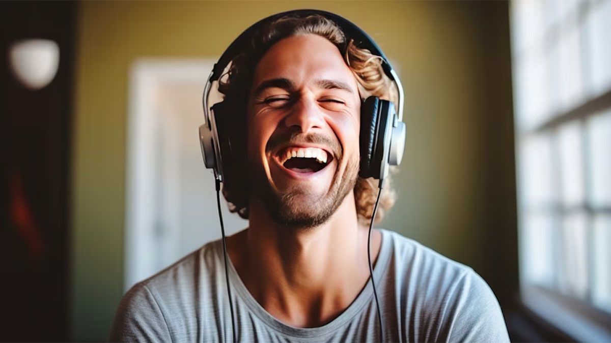 Los auriculares con Inteligencia Artificial (IA) fueron desarrollados por la Universidad de Washington permiten escuchar muchas voces y suprimir ruidos molestos. Los auriculares con Inteligencia Artificial (IA) fueron desarrollados por la Universidad de Washington permiten escuchar muchas voces y suprimir ruidos molestos.