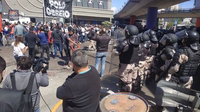Cortes en accesos a CABA y tensión en Puente Pueyrredón