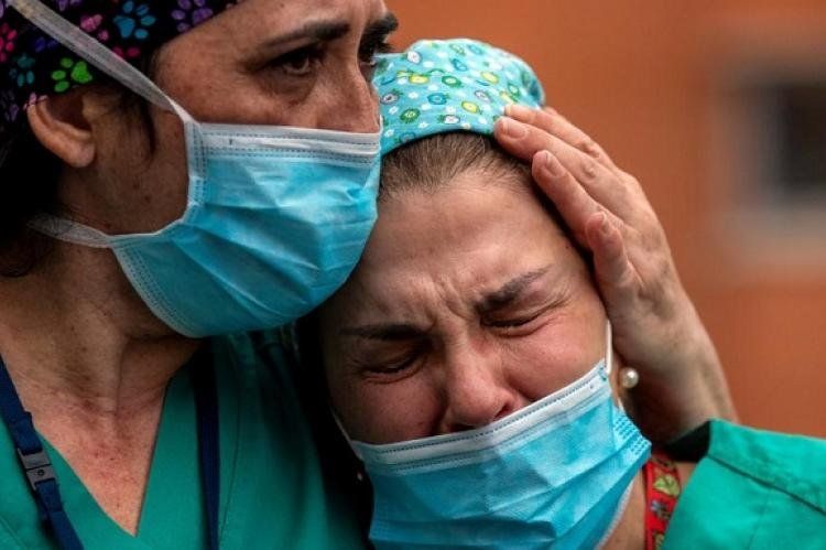 De acuerdo al último reporte, en la Argentina se registraron 32.052 muertos como consecuencia del coronavirus desde su aparición.