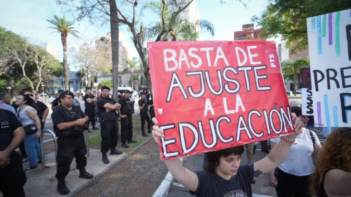 La presencia predominante fue la del sector docente. La presencia predominante fue la del sector docente.