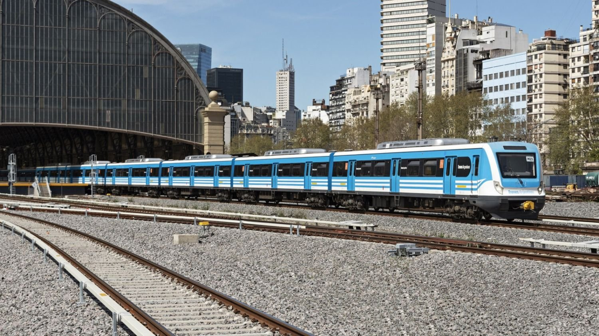 El boleto de todas las líneas de trenes metropolitanas aumentaron un 40%. El boleto de todas las líneas de trenes metropolitanas aumentaron un 40%.