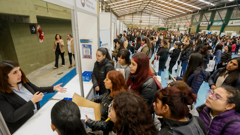 Más de 20 mil jóvenes formaron cuadras de cola en Expo Empleo BA para conseguir trabajos