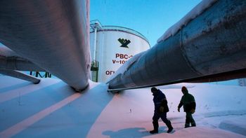 Shell en Rusia: planta central de procesamiento de petróleo y gas de Salym Petroleum Development, una empresa entre Shell y Gazprom Neft. Shell en Rusia: planta central de procesamiento de petróleo y gas de Salym Petroleum Development, una empresa entre Shell y Gazprom Neft.