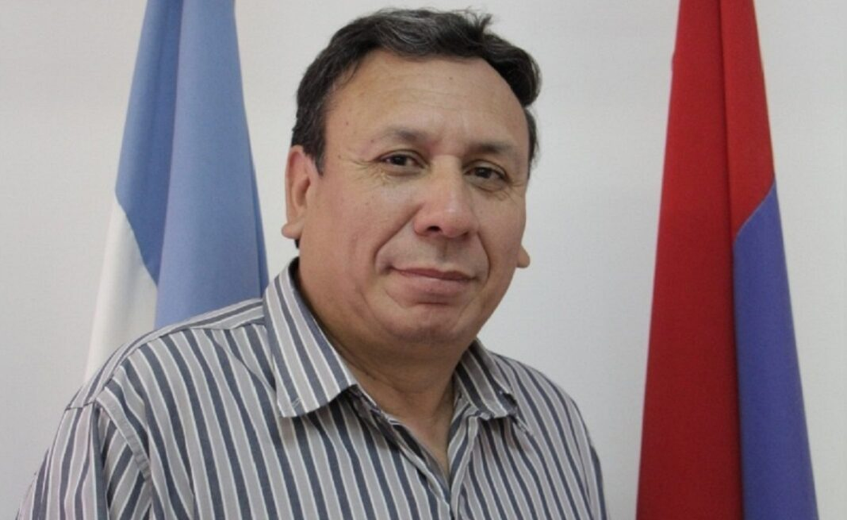 Ricardo Maciel se desempeña actualmente con un doble rol estratégico en el sector: es el Subsecretario de Asuntos Yerbateros de Misiones y, simultáneamente, mantiene su posición como director en el Instituto Nacional de la Yerba Mate (INYM) en representación del Gobierno provincial. Ricardo Maciel se desempeña actualmente con un doble rol estratégico en el sector: es el Subsecretario de Asuntos Yerbateros de Misiones y, simultáneamente, mantiene su posición como director en el Instituto Nacional de la Yerba Mate (INYM) en representación del Gobierno provincial.