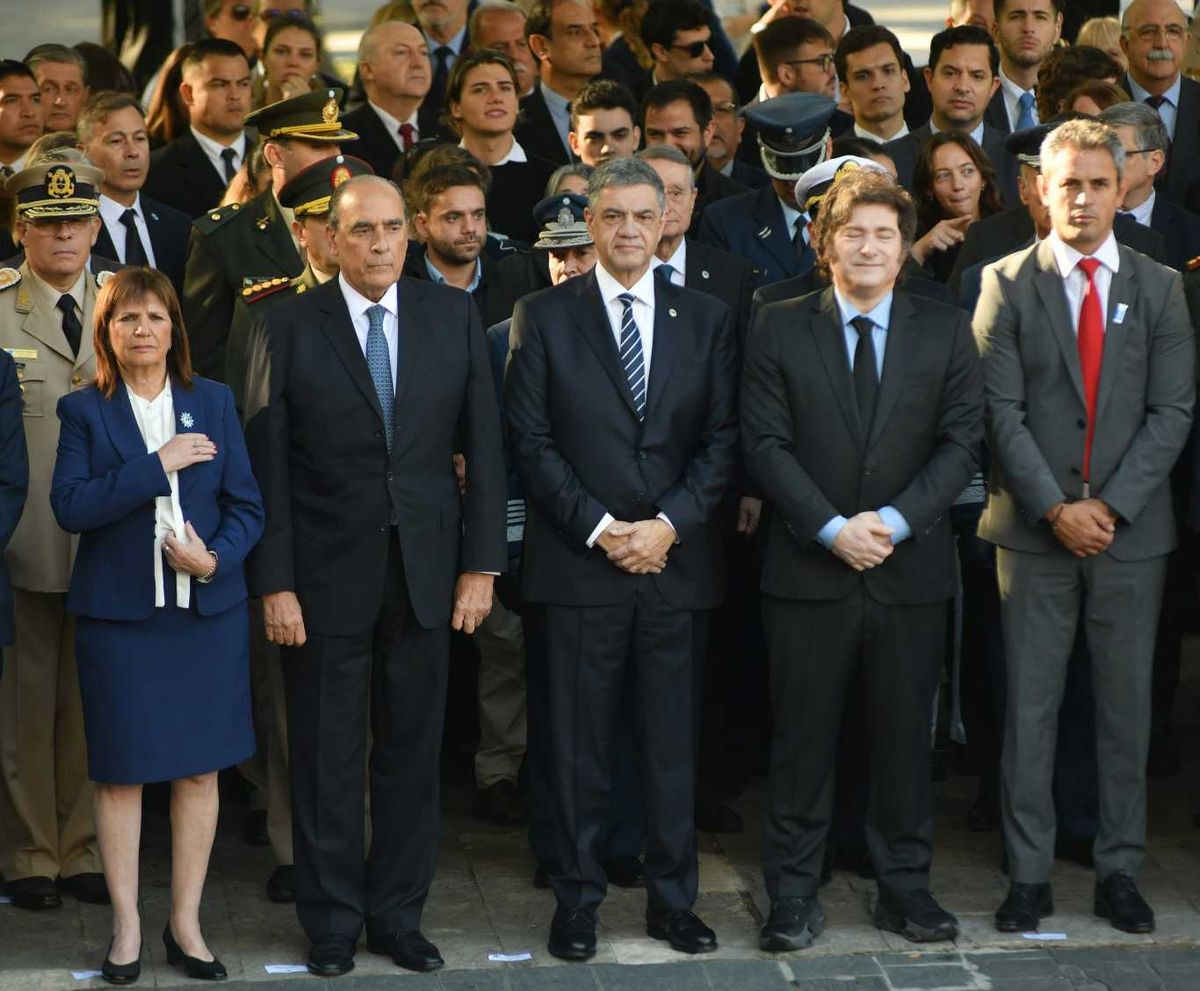 El presidente Javier Milei encabeza el acto por el 43° aniversario de la Guerra de Malvinas en la Plaza San Martín. Patricia Bullrich, Guillermo Francos, Jorge Macri y Martín Menem. Foto Juan Vargas / NA El presidente Javier Milei encabeza el acto por el 43° aniversario de la Guerra de Malvinas en la Plaza San Martín. Patricia Bullrich, Guillermo Francos, Jorge Macri y Martín Menem. Foto Juan Vargas / NA