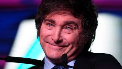 Soltero y sin hijos, Javier Milei critica la baja natalidad mientras recorta el Garrahan