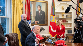 Secretario de Comercio de USA, Howard Lutnick, abucheado en Davos
