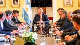 altText(Alberto F recibirá a la Mesa de Enlace, JxC analizará las modificaciones en Ganancias y los días pasan pero el virus sigue matando)}
