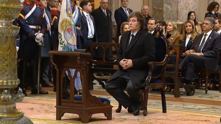 Javier Milei no 'suelta' y se sube a la ironía de Caputo contra García Cuerva