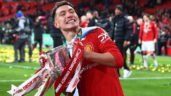 Lisandro Martínez sumó unnuevo título, esta vez, el de la Copa de la Liga Inglesa de Fútbol con elManchester United que derrotó al Newcastle 2-0. (Foto: Noticias Argentinas/REUTERS) Lisandro Martínez sumó unnuevo título, esta vez, el de la Copa de la Liga Inglesa de Fútbol con elManchester United que derrotó al Newcastle 2-0. (Foto: Noticias Argentinas/REUTERS)