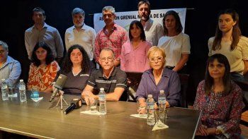 Los distintos trabajadores de la salud se hicieron presentes en la conferencia de prensa. Los distintos trabajadores de la salud se hicieron presentes en la conferencia de prensa.