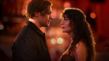 Netflix estrena un thriller que mezcla erotismo, humor y drama, con varias sorpresas y un reparto estelar, explorando temas como la identidad y la adaptación. Netflix estrena un thriller que mezcla erotismo, humor y drama, con varias sorpresas y un reparto estelar, explorando temas como la identidad y la adaptación.