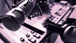 altText(Radio 10 vs. Radio Mitre: ¿Quién es la emisora líder en AM?)}