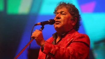 Rubén Deicas, principal voz de Los Palmeras, está acompañado por sus familiares. Rubén Deicas, principal voz de Los Palmeras, está acompañado por sus familiares.