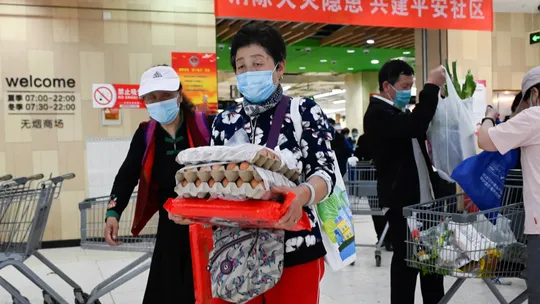 China redobla esfuerzos por aumentar el consumo interno. China redobla esfuerzos por aumentar el consumo interno.