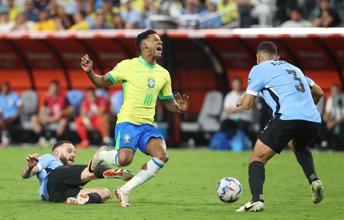 La falta de Nandez: roja directa. La falta de Nandez: roja directa.