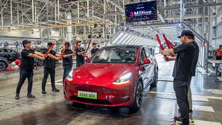 Elon Musk apuesta por China: Tesla pone primera en nueva mega fábrica