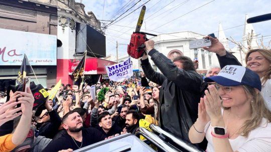 Javier Milei y una caravana multitudinaria por Olavarría. Javier Milei y una caravana multitudinaria por Olavarría.