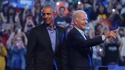 Joe Biden y Barack Obama intentando convencer a la base demócrata.