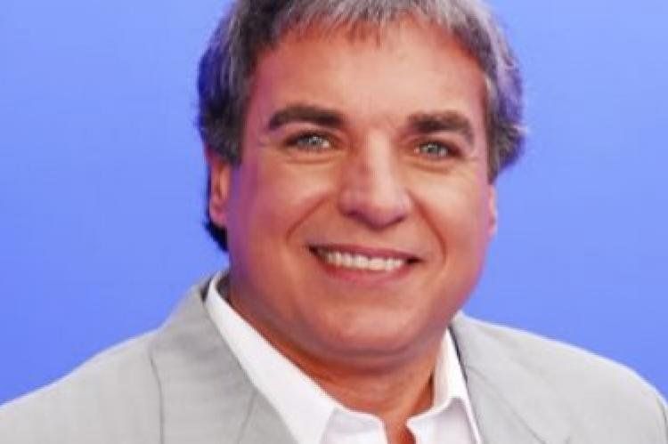 El periodista Carlos Monti recibió la notificación de prepar la preproducción como conductor del nuevo ciclo de espectáculos que comenzaría por Canal 9 a partir del lunes 18/02, a las 17:00.