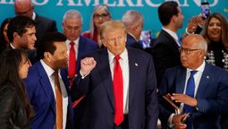 Donald Trump se embarra solo a casi 1 semana de las elecciones.