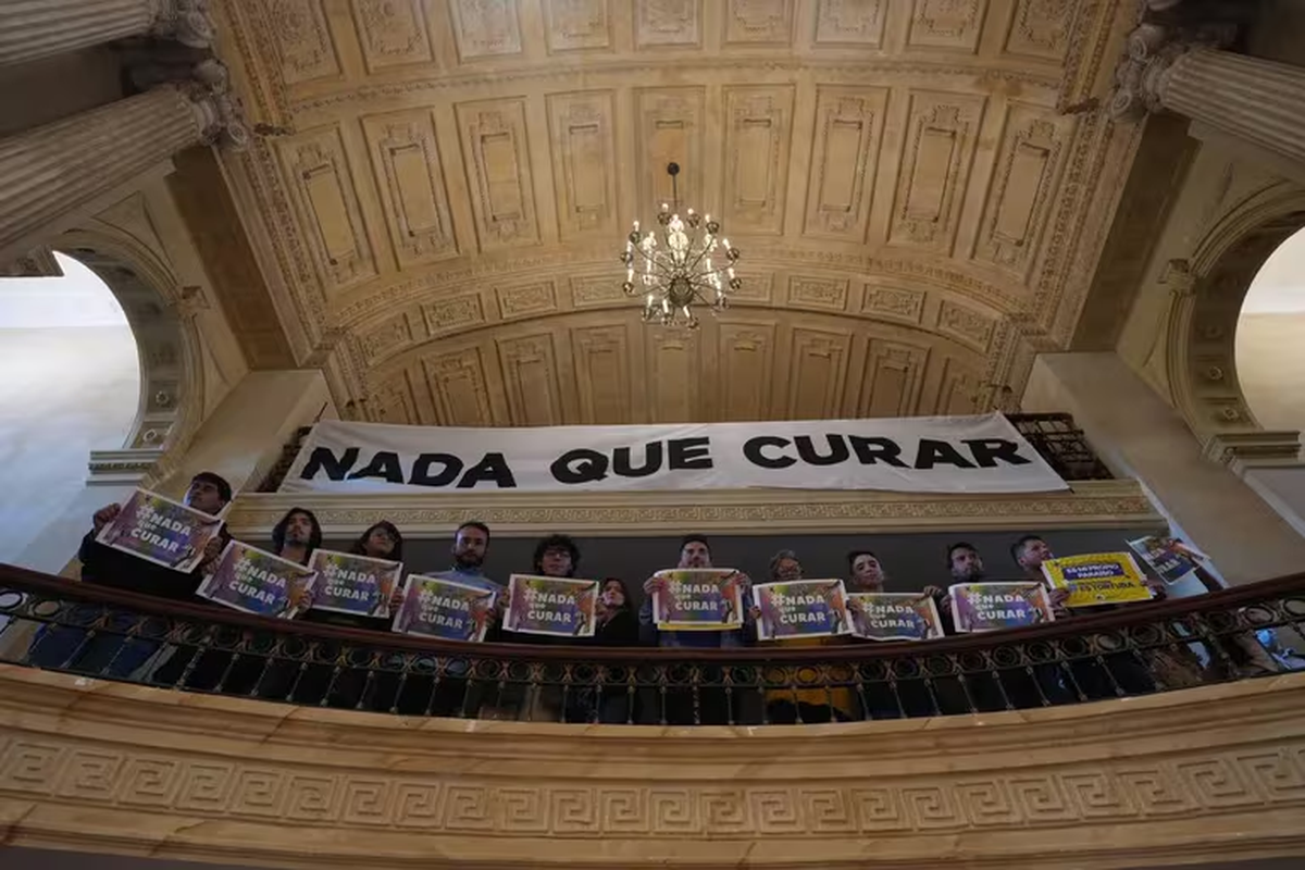 El proyecto de ley que busca prohibir las mal llamadas terapias de conversión fue aprobado en segundo debate con 97 votos a favor El proyecto de ley que busca prohibir las mal llamadas terapias de conversión fue aprobado en segundo debate con 97 votos a favor