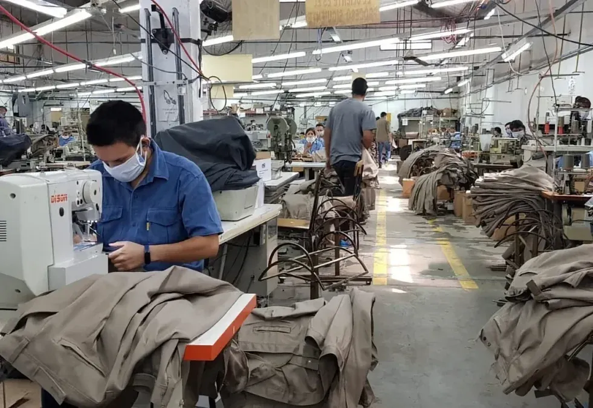 El sector textil, uno de los que tendr&iacute;a el salario m&iacute;nimo de $1 mill&oacute;n si se aprueba el proyecto del gobierno de Javier Milei.