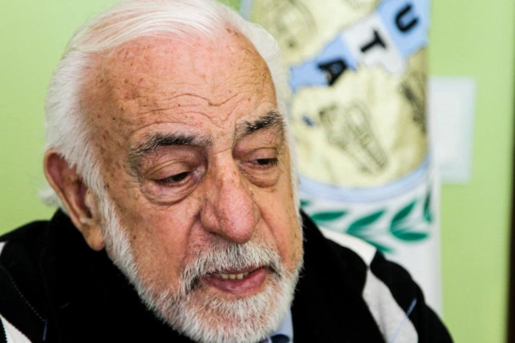 La UTA que conduce Roberto Fernández está en estado de alerta. La UTA que conduce Roberto Fernández está en estado de alerta.