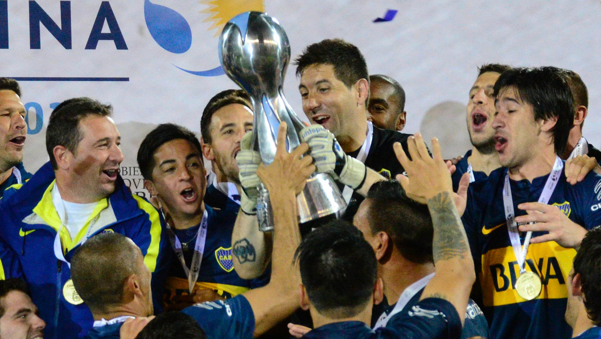 Boca levantando la Copa Argentina 2015 que le "ganó" a Rosario Central en Córdoba. Boca levantando la Copa Argentina 2015 que le "ganó" a Rosario Central en Córdoba.