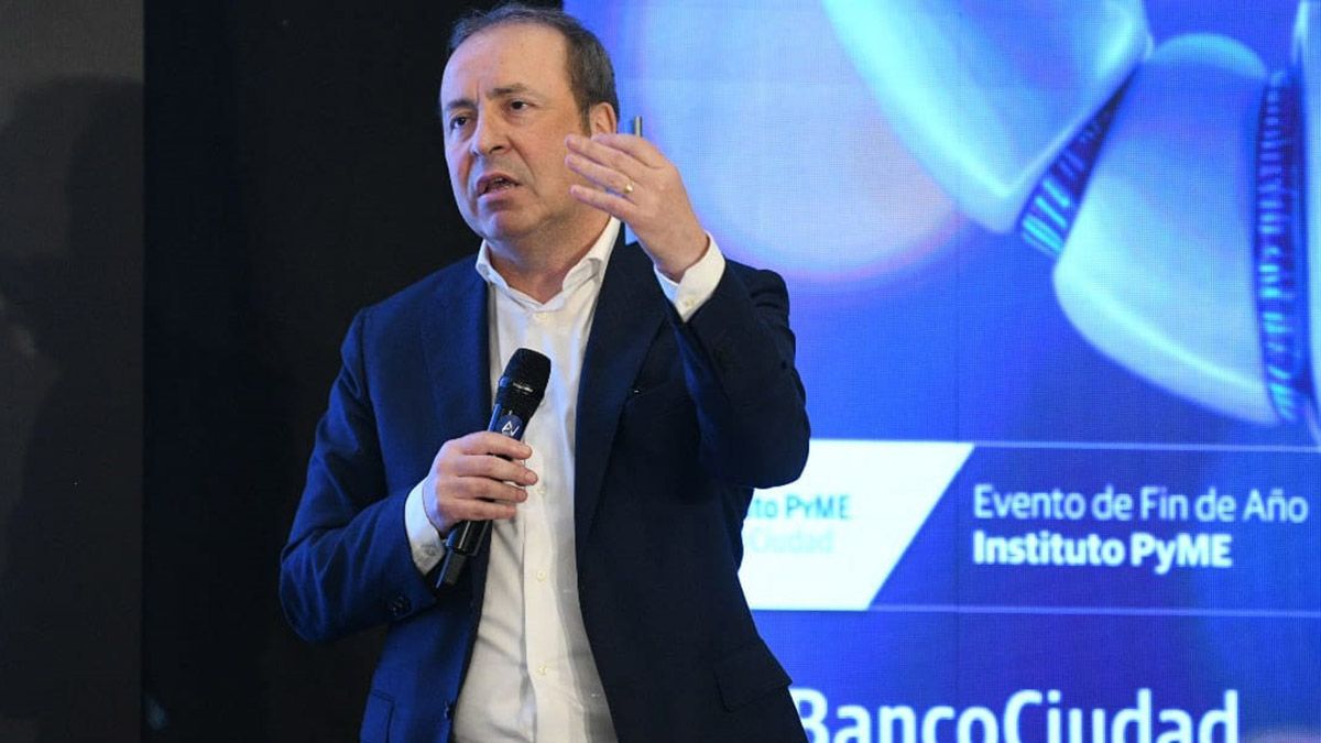 El Banco Ciudad organizó un seminario orientado a los emprendedores y a las PYMES para analizar la marcha del consumo y las nuevas generaciones. Imagen del Panel de Guillermo Oliveto, presidente de la Consultora W y especialista en microeconomía del consumo. (Foto: Gentileza: Prensa Banco Ciudad) El Banco Ciudad organizó un seminario orientado a los emprendedores y a las PYMES para analizar la marcha del consumo y las nuevas generaciones. Imagen del Panel de Guillermo Oliveto, presidente de la Consultora W y especialista en microeconomía del consumo. (Foto: Gentileza: Prensa Banco Ciudad)