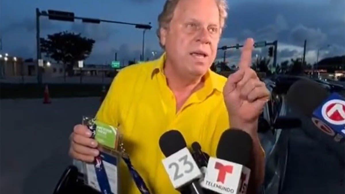 El presidente de la Federación Colombiana de Fútbol (FCF), Ramón Jesurún, fue liberado tras los incidentes en la final de la Copa América 2024. El presidente de la Federación Colombiana de Fútbol (FCF), Ramón Jesurún, fue liberado tras los incidentes en la final de la Copa América 2024.