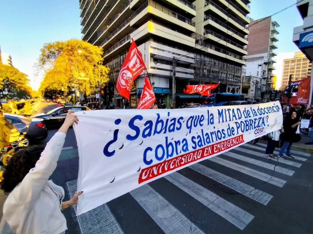 Clases de la universidad pública en peligro, una vez más. 