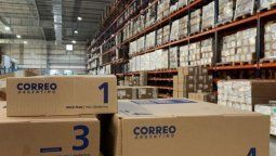 altText(Vanesa y Mónica lo intentan pero Correo Argentino sigue siendo analógico en la Era Digital)}