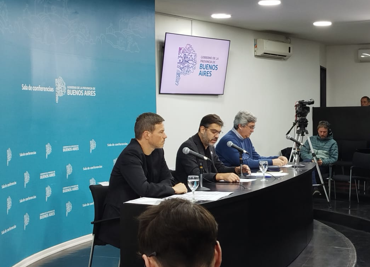 Carlos Bianco y funcionarios de Kicillof en conferencia de prensa donde defendieron las "candidaturas testimoniales" tras las cr&iacute;ticas de La C&aacute;mpora.