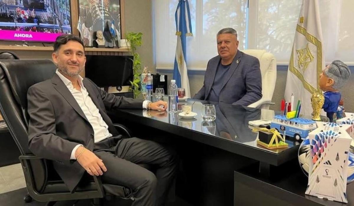 Ariel Vallejos, financista vinculado al Chiqui Tapia, fue denunciado por el Gobierno Nacional por lavado de dinero y evasión por más de $3000 millones. Ariel Vallejos, financista vinculado al Chiqui Tapia, fue denunciado por el Gobierno Nacional por lavado de dinero y evasión por más de $3000 millones.