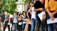 Los argentinos están preocupados&nbsp; por la economía: desempleo y salarios bajos lideran las preocupaciones.