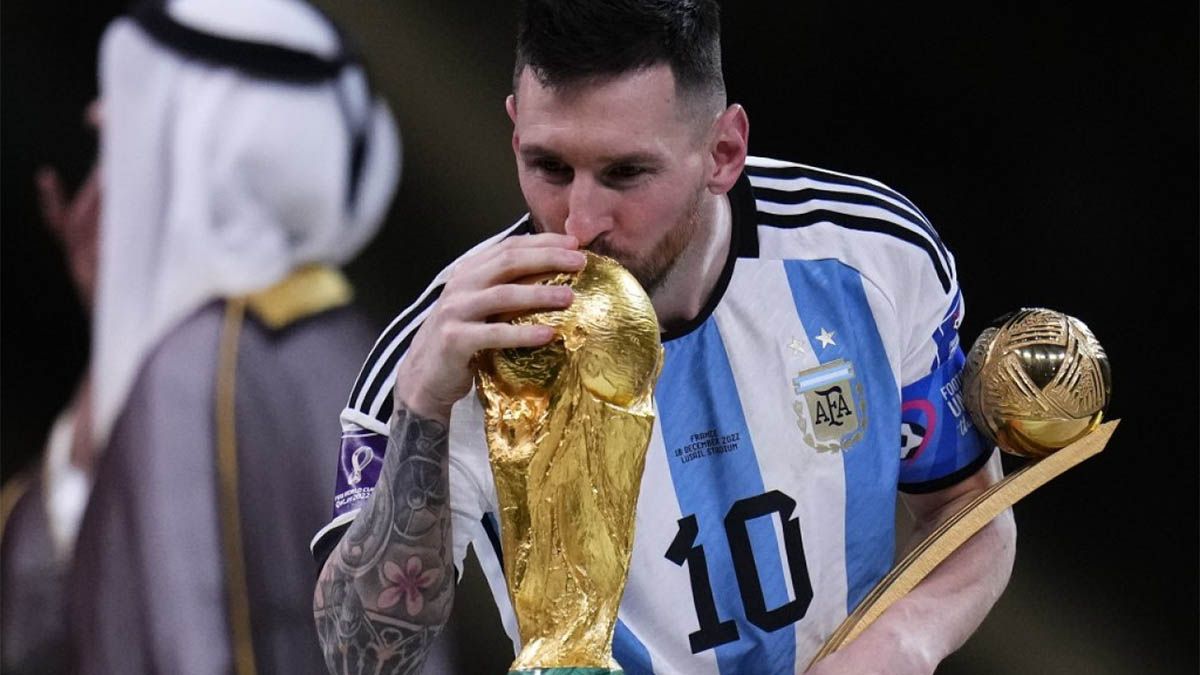 Lionel Messi prometió en 2017 que iría a visitar la ciudad de San Nicolás si ganaba la copa del mundo pero todavía no cumplió y la misma ciudad lo espera. Lionel Messi prometió en 2017 que iría a visitar la ciudad de San Nicolás si ganaba la copa del mundo pero todavía no cumplió y la misma ciudad lo espera.